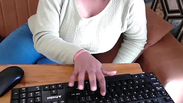 Snapshot of shivi_moto chatting on March 2025 07:43:02 AM shivi moto online show from March 2025 07:43:02 AM