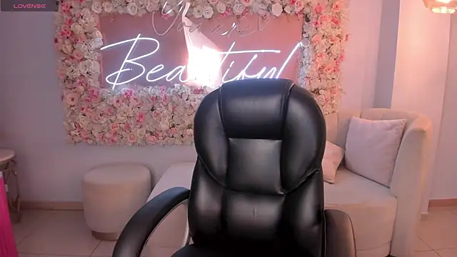 Snapshot of MileyCruz_ chatting on April 2026 07:25:01 PM MileyCruz online show from April 2026 07:25:01 PM