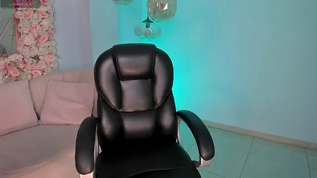 Snapshot of MileyCruz_ chatting on April 2026 07:51:02 PM MileyCruz online show from April 2026 07:51:02 PM