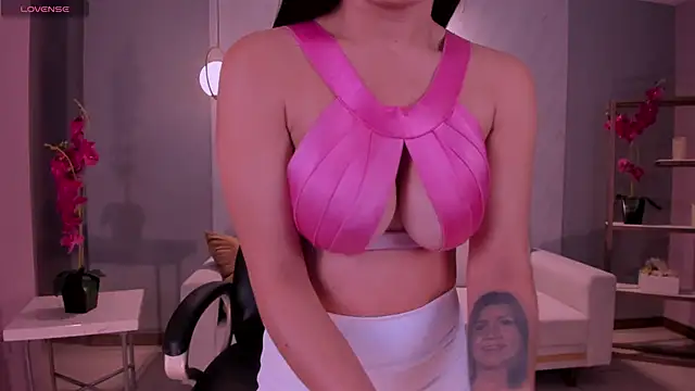 Snapshot of BiancaPierce chatting on January 2025 11:11:01 AM BiancaPierce online show from January 2025 11:11:01 AM
