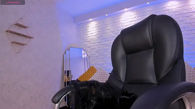 Snapshot of BiancaPierce chatting on October 2025 12:17:02 PM BiancaPierce online show from October 2025 12:17:02 PM