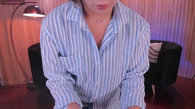 Snapshot of BiancaPierce chatting on December 2025 11:48:01 AM BiancaPierce online show from December 2025 11:48:01 AM