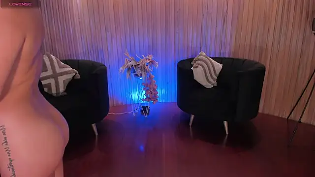 Snapshot of BiancaPierce chatting on December 2025 11:19:01 AM BiancaPierce online show from December 2025 11:19:01 AM