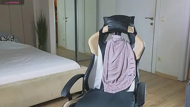 Snapshot of more__than__love chatting on September 2025 05:39:02 AM more than love online show from September 2025 05:39:02 AM