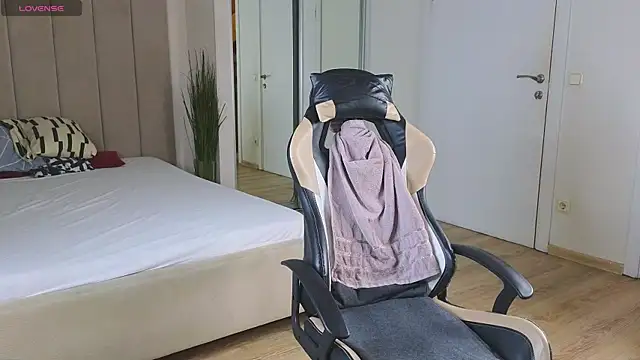 Snapshot of more__than__love chatting on September 2025 05:43:02 AM more than love online show from September 2025 05:43:02 AM