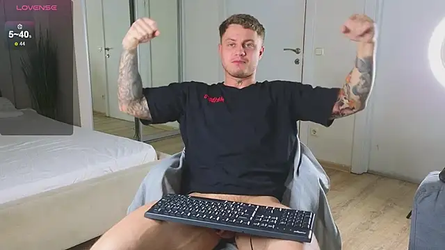 Snapshot of more__than__love chatting on November 2025 05:43:01 AM more than love online show from November 2025 05:43:01 AM