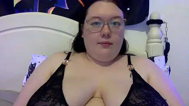 Snapshot of Sexycurvyemilyy chatting on September 2025 10:00:02 PM Sexycurvyemilyy online show from September 2025 10:00:02 PM