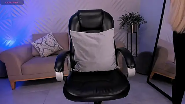 SophiePalmer online show from March 2025 01:51:01 PM