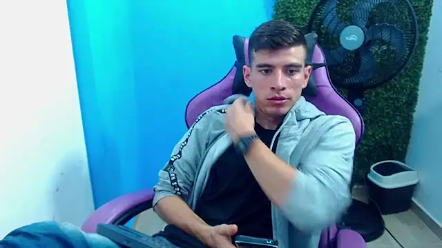 Snapshot of DEIBY_BABY chatting on December 2024 02:38:02 AM DEIBY BABY online show from December 2024 02:38:02 AM