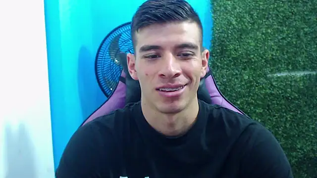 Snapshot of DEIBY_BABY chatting on December 2024 09:40:01 PM DEIBY BABY online show from December 2024 09:40:01 PM