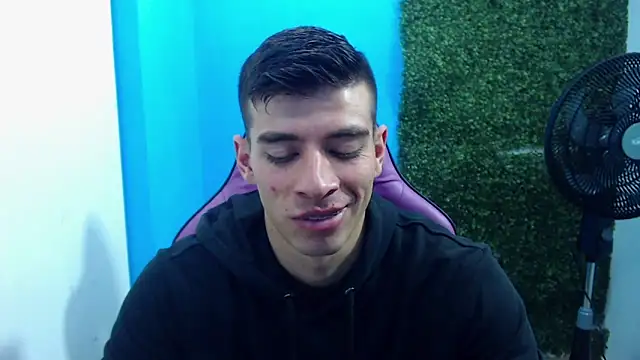 Snapshot of DEIBY_BABY chatting on December 2024 07:18:02 PM DEIBY BABY online show from December 2024 07:18:02 PM