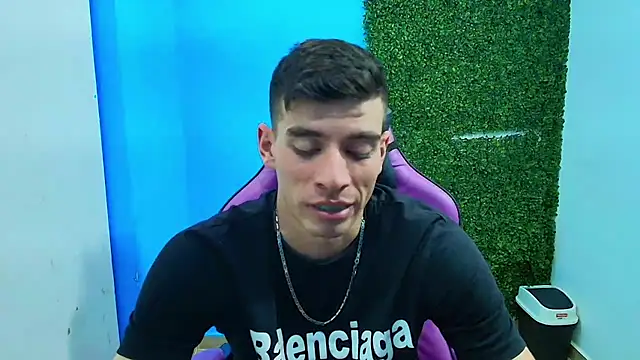 Snapshot of DEIBY_BABY chatting on January 2025 04:04:01 AM DEIBY BABY online show from January 2025 04:04:01 AM