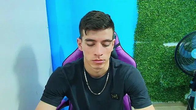 Snapshot of DEIBY_BABY chatting on January 2025 04:48:02 AM DEIBY BABY online show from January 2025 04:48:02 AM