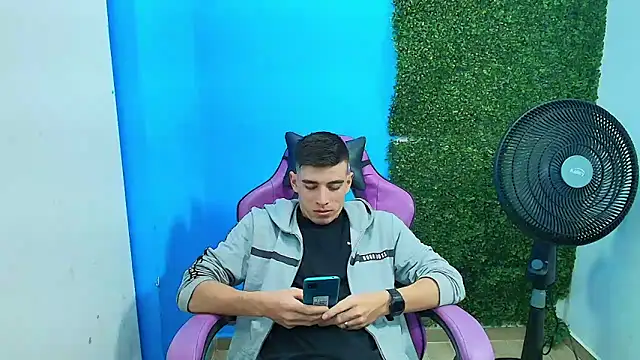 Snapshot of DEIBY_BABY chatting on February 2025 04:41:02 AM DEIBY BABY online show from February 2025 04:41:02 AM