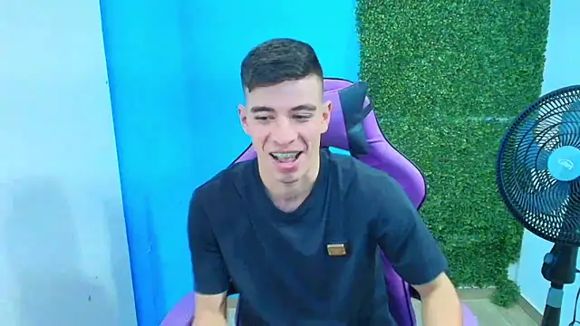 Snapshot of DEIBY_BABY chatting on February 2025 03:29:02 AM DEIBY BABY online show from February 2025 03:29:02 AM