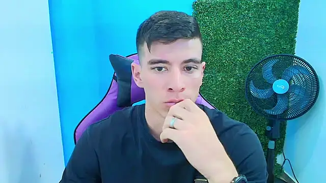 Snapshot of DEIBY_BABY chatting on February 2025 02:01:01 AM DEIBY BABY online show from February 2025 02:01:01 AM