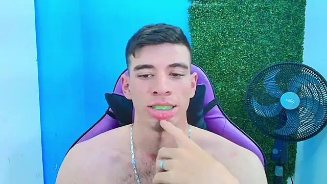 Snapshot of DEIBY_BABY chatting on February 2025 03:54:01 AM DEIBY BABY online show from February 2025 03:54:01 AM