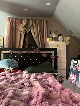 Snapshot of DominiqueX0 chatting on April 2026 04:17:01 AM DominiqueX0 online show from April 2026 04:17:01 AM