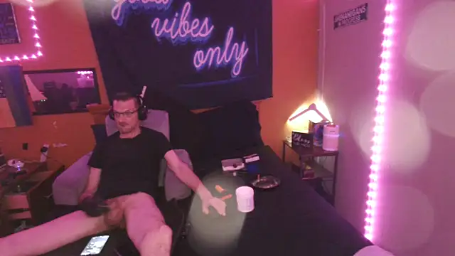 Snapshot of sTrokinG708 chatting on July 2026 04:48:01 AM sTrokinG708 online show from July 2026 04:48:01 AM