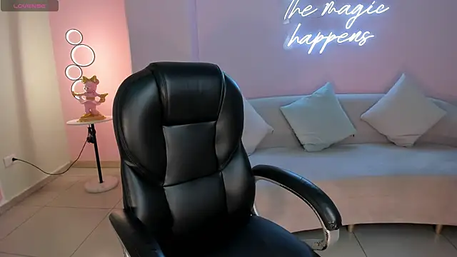 Snapshot of SunnyRivers chatting on October 2025 05:33:02 PM SunnyRivers online show from October 2025 05:33:02 PM