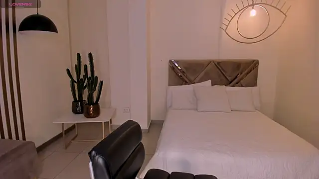 Snapshot of SunnyRivers chatting on October 2025 05:48:02 PM SunnyRivers online show from October 2025 05:48:02 PM