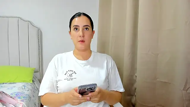 Snapshot of Hanna86 chatting on October 2025 12:34:01 AM Hanna86 online show from October 2025 12:34:01 AM