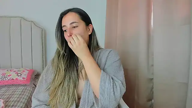 Snapshot of Hanna86 chatting on November 2025 05:00:02 PM Hanna86 online show from November 2025 05:00:02 PM