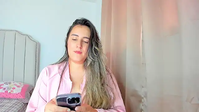 Snapshot of Hanna86 chatting on November 2025 07:02:01 PM Hanna86 online show from November 2025 07:02:01 PM