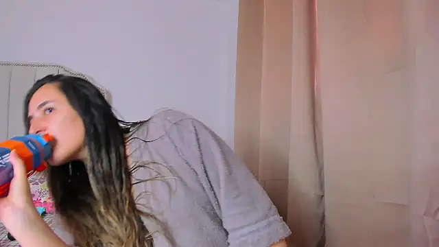 Snapshot of Hanna86 chatting on November 2025 08:22:01 PM Hanna86 online show from November 2025 08:22:01 PM