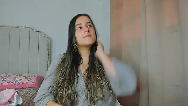 Snapshot of Hanna86 chatting on December 2025 03:54:01 PM Hanna86 online show from December 2025 03:54:01 PM