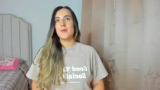 Snapshot of Hanna86 chatting on December 2025 09:01:02 PM Hanna86 online show from December 2025 09:01:02 PM