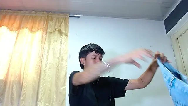 Snapshot of Tamarahryan chatting on February 2025 01:19:02 PM Tamarahryan online show from February 2025 01:19:02 PM