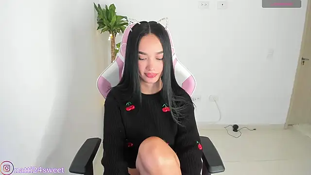 Snapshot of sharlotte_23 chatting on April 2026 02:06:01 AM sharlotte 23 online show from April 2026 02:06:01 AM