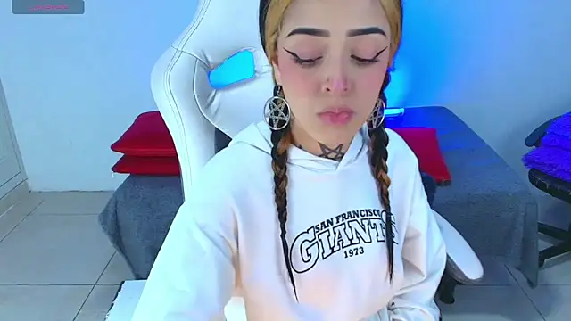 Snapshot of farichell chatting on April 2026 10:12:02 PM farichell online show from April 2026 10:12:02 PM