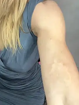 Snapshot of Milf_Tea chatting on February 2025 04:16:02 AM Milf Tea online show from February 2025 04:16:02 AM