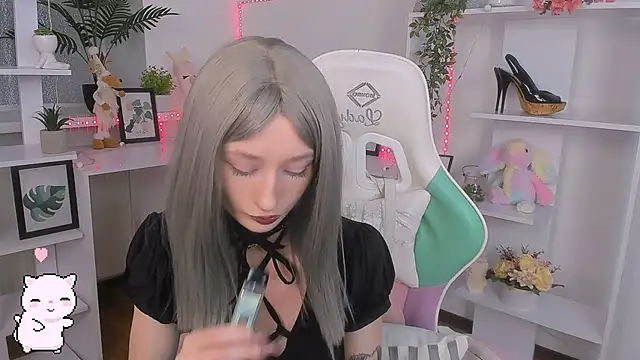 Katia Kim online show from October 2025 07:01:02 AM