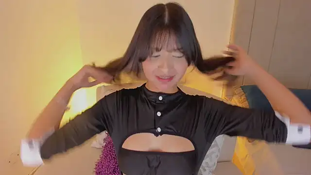 luisah  online show from May 2026 08:40:02 PM