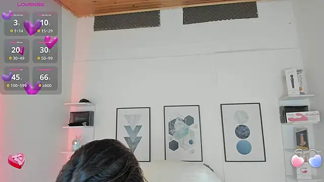 cristal  hot 1 online show from February 2025 04:05:01 AM