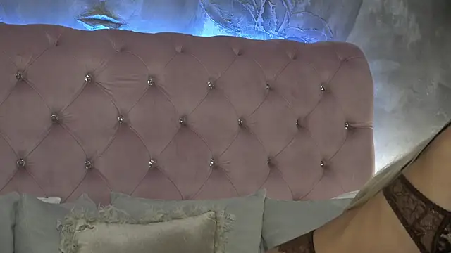 IvyRubens online show from December 2025 04:43:01 AM