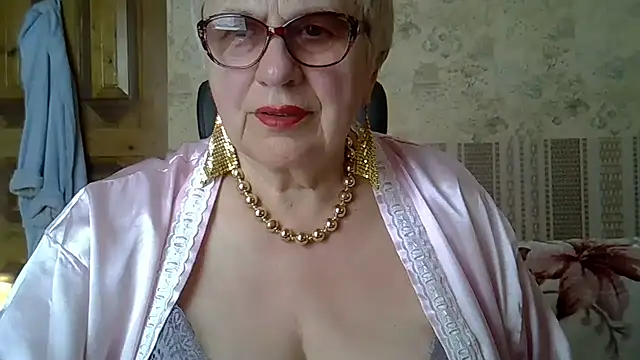 Snapshot of SweetCherry27 chatting on May 2026 02:44:02 PM SweetCherry27 online show from May 2026 02:44:02 PM