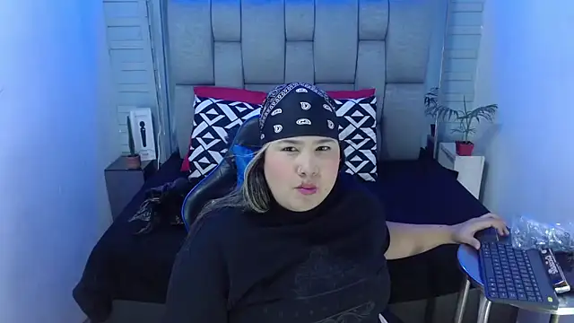 Snapshot of evelin_zaens chatting on November 2025 04:22:02 AM evelin zaens online show from November 2025 04:22:02 AM