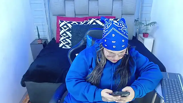 Snapshot of evelin_zaens chatting on November 2025 04:23:02 AM evelin zaens online show from November 2025 04:23:02 AM