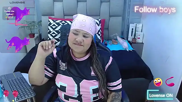 Snapshot of evelin_zaens chatting on December 2025 05:25:01 AM evelin zaens online show from December 2025 05:25:01 AM