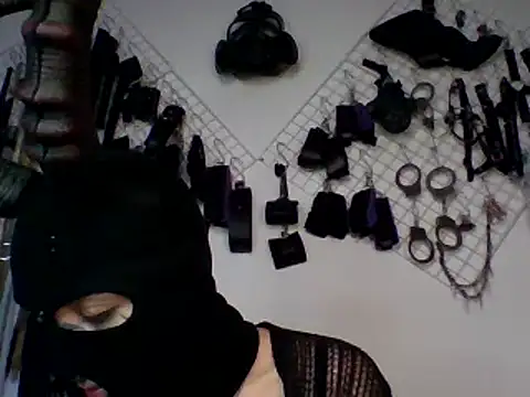 Snapshot of FeticheMacabre chatting on January 2025 11:18:01 PM FeticheMacabre online show from January 2025 11:18:01 PM