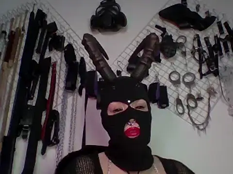 Snapshot of FeticheMacabre chatting on January 2025 03:43:01 AM FeticheMacabre online show from January 2025 03:43:01 AM