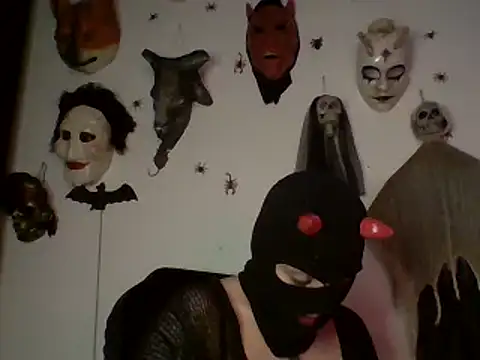 Snapshot of FeticheMacabre chatting on March 2025 07:04:02 AM FeticheMacabre online show from March 2025 07:04:02 AM