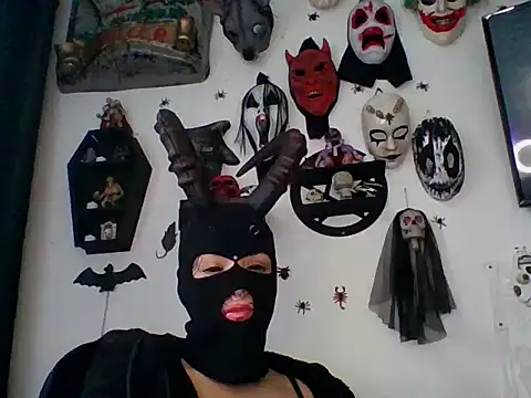 Snapshot of FeticheMacabre chatting on October 2025 04:30:01 PM FeticheMacabre online show from October 2025 04:30:01 PM