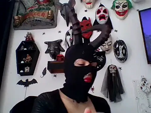 Snapshot of FeticheMacabre chatting on October 2025 04:35:02 PM FeticheMacabre online show from October 2025 04:35:02 PM