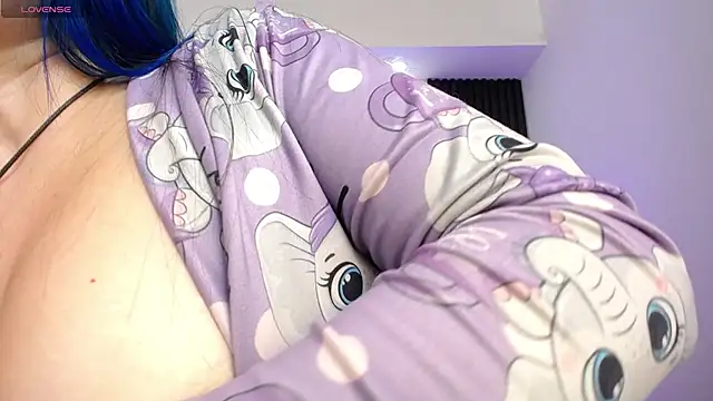 alicia moom online show from January 2025 11:00:01 PM