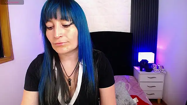 alicia moom online show from January 2025 08:00:02 PM